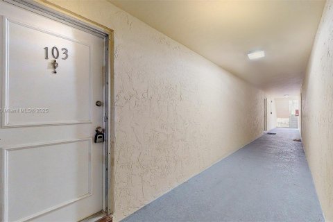 Condo in Coral Springs, Florida, 1 bedroom  № 1882553 - photo 28