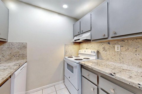 Condo in Coral Springs, Florida, 1 bedroom  № 1882553 - photo 9