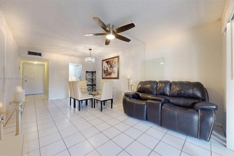 Condo in Coral Springs, Florida, 1 bedroom  № 1882553 - photo 16