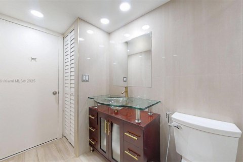 Condo in Coral Springs, Florida, 1 bedroom  № 1882553 - photo 21