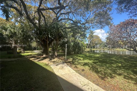 House in Deerfield Beach, Florida 2 bedrooms, 96.62 sq.m. № 2031255 - photo 7