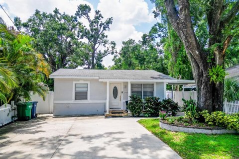 House in Tampa, Florida 3 bedrooms, 146.04 sq.m. № 1853758 - photo 3