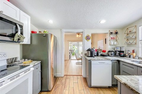 House in Tampa, Florida 3 bedrooms, 146.04 sq.m. № 1853758 - photo 18