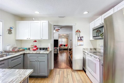 House in Tampa, Florida 3 bedrooms, 146.04 sq.m. № 1853758 - photo 20