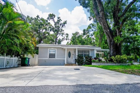 House in Tampa, Florida 3 bedrooms, 146.04 sq.m. № 1853758 - photo 2