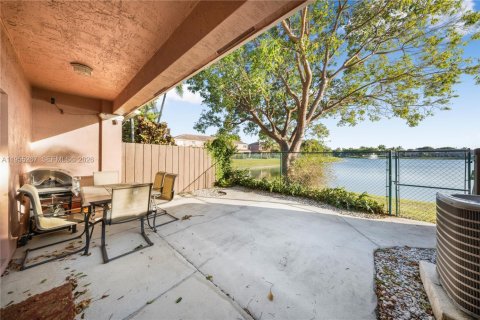 Townhouse in Miami, Florida 3 bedrooms, 146.79 sq.m. № 2011736 - photo 21