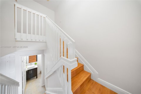 Townhouse in Miami, Florida 3 bedrooms, 146.79 sq.m. № 2011736 - photo 11
