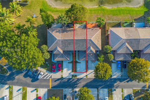 Townhouse in Miami, Florida 3 bedrooms, 146.79 sq.m. № 2011736 - photo 24