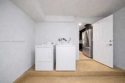 Townhouse in Miami, Florida 3 bedrooms, 146.79 sq.m. № 2011736 - photo 20