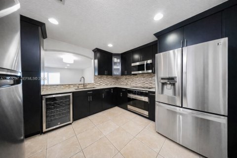 Townhouse in Miami, Florida 3 bedrooms, 146.79 sq.m. № 2011736 - photo 5