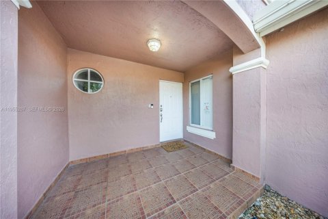 Townhouse in Miami, Florida 3 bedrooms, 146.79 sq.m. № 2011736 - photo 3