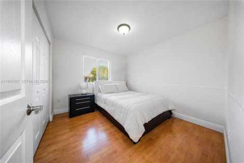 Townhouse in Miami, Florida 3 bedrooms, 146.79 sq.m. № 2011736 - photo 15