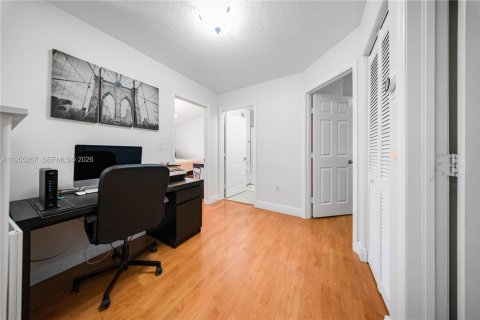 Townhouse in Miami, Florida 3 bedrooms, 146.79 sq.m. № 2011736 - photo 18