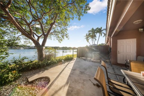 Townhouse in Miami, Florida 3 bedrooms, 146.79 sq.m. № 2011736 - photo 22