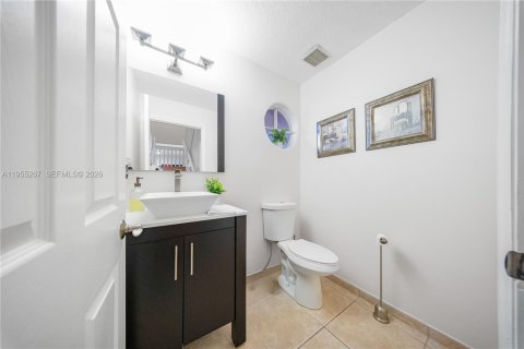 Townhouse in Miami, Florida 3 bedrooms, 146.79 sq.m. № 2011736 - photo 10