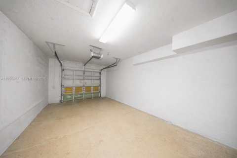 Townhouse in Miami, Florida 3 bedrooms, 146.79 sq.m. № 2011736 - photo 19