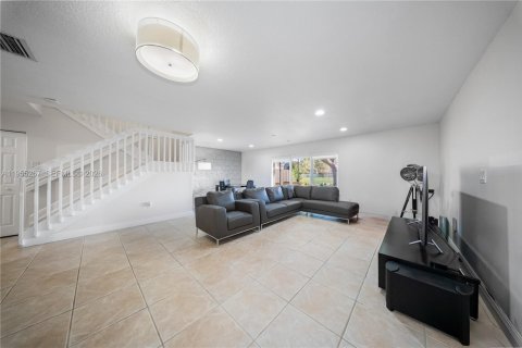 Townhouse in Miami, Florida 3 bedrooms, 146.79 sq.m. № 2011736 - photo 7