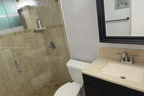 House in Hollywood, Florida 2 bedrooms, 65.03 sq.m. № 2008472 - photo 9