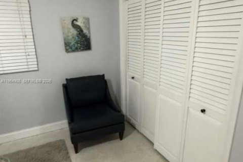 House in Hollywood, Florida 2 bedrooms, 65.03 sq.m. № 2008472 - photo 12