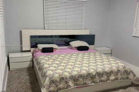 House in Hollywood, Florida 2 bedrooms, 65.03 sq.m. № 2008472 - photo 8