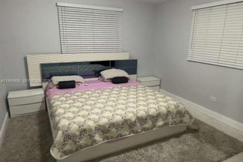 House in Hollywood, Florida 2 bedrooms, 65.03 sq.m. № 2008472 - photo 11