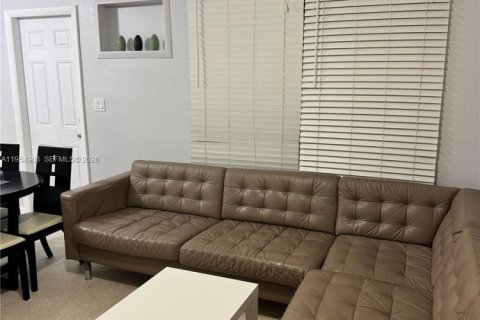 House in Hollywood, Florida 2 bedrooms, 65.03 sq.m. № 2008472 - photo 5