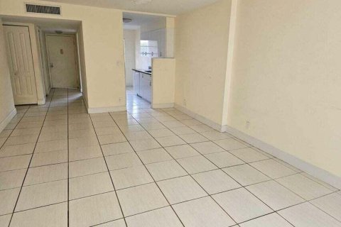Condo in Lauderdale Lakes, Florida, 2 bedrooms  № 2382446 - photo 5