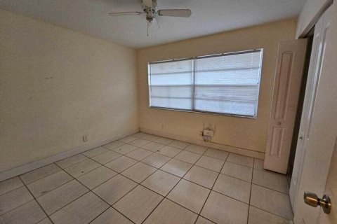 Condo in Lauderdale Lakes, Florida, 2 bedrooms  № 2382446 - photo 8