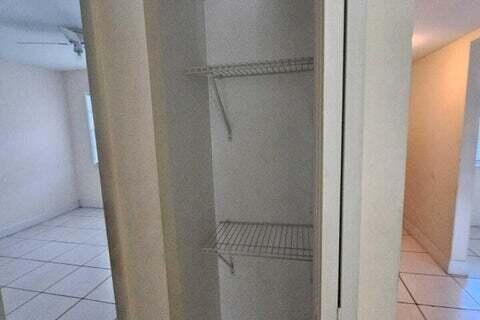 Condo in Lauderdale Lakes, Florida, 2 bedrooms  № 2382446 - photo 13
