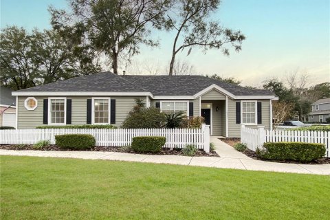 House in Gainesville, Florida 3 bedrooms, 111.02 sq.m. № 2295117