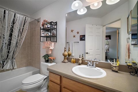 House in The Villages, Florida 3 bedrooms, 159.33 sq.m. № 1802952 - photo 15