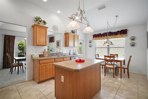 House in The Villages, Florida 3 bedrooms, 159.33 sq.m. № 1802952 - photo 10