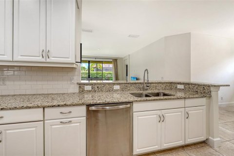 House in Sarasota, Florida 3 bedrooms, 157.66 sq.m. № 2209112 - photo 18