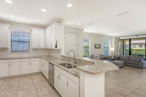 House in Sarasota, Florida 3 bedrooms, 157.66 sq.m. № 2209112 - photo 15