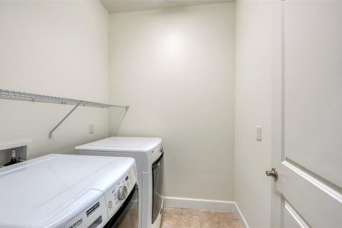 House in Sarasota, Florida 3 bedrooms, 157.66 sq.m. № 2209112 - photo 29