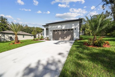 House in Brooksville, Florida 3 bedrooms, 137.5 sq.m. № 2152100 - photo 3