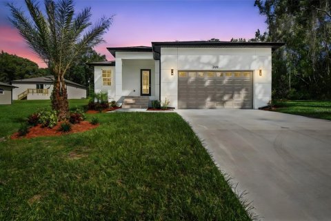 House in Brooksville, Florida 3 bedrooms, 137.5 sq.m. № 2152100 - photo 2