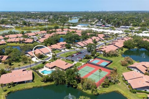 Condo in Sarasota, Florida, 2 bedrooms № 2213001