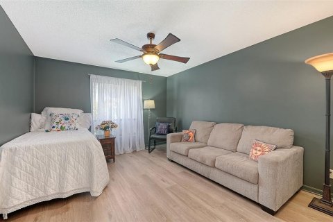 Condo in Sarasota, Florida, 2 bedrooms  № 2213001 - photo 25