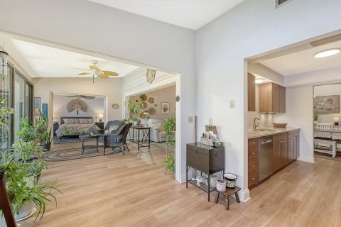 Condo in Sarasota, Florida, 2 bedrooms  № 2213001 - photo 14