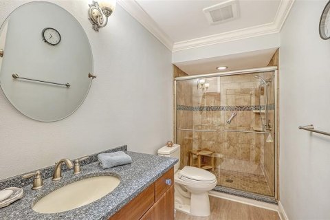 Condo in Sarasota, Florida, 2 bedrooms  № 2213001 - photo 22