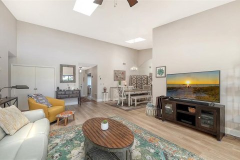 Condo in Sarasota, Florida, 2 bedrooms  № 2213001 - photo 8