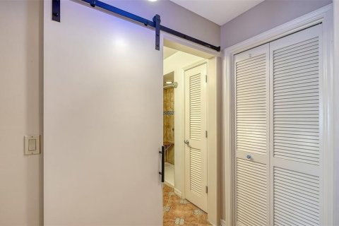 Condo in Sarasota, Florida, 2 bedrooms  № 2213001 - photo 26