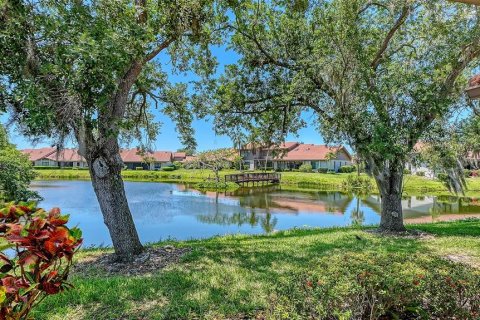 Condo in Sarasota, Florida, 2 bedrooms  № 2213001 - photo 5