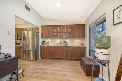 Condo in Sarasota, Florida, 2 bedrooms  № 2213001 - photo 13