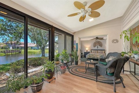 Condo in Sarasota, Florida, 2 bedrooms  № 2213001 - photo 16