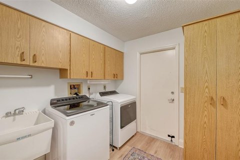Condo in Sarasota, Florida, 2 bedrooms  № 2213001 - photo 28
