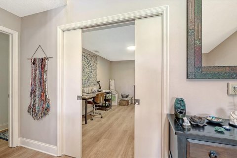 Condo in Sarasota, Florida, 2 bedrooms  № 2213001 - photo 23