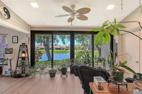 Condo in Sarasota, Florida, 2 bedrooms  № 2213001 - photo 4