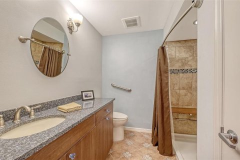 Condo in Sarasota, Florida, 2 bedrooms  № 2213001 - photo 27